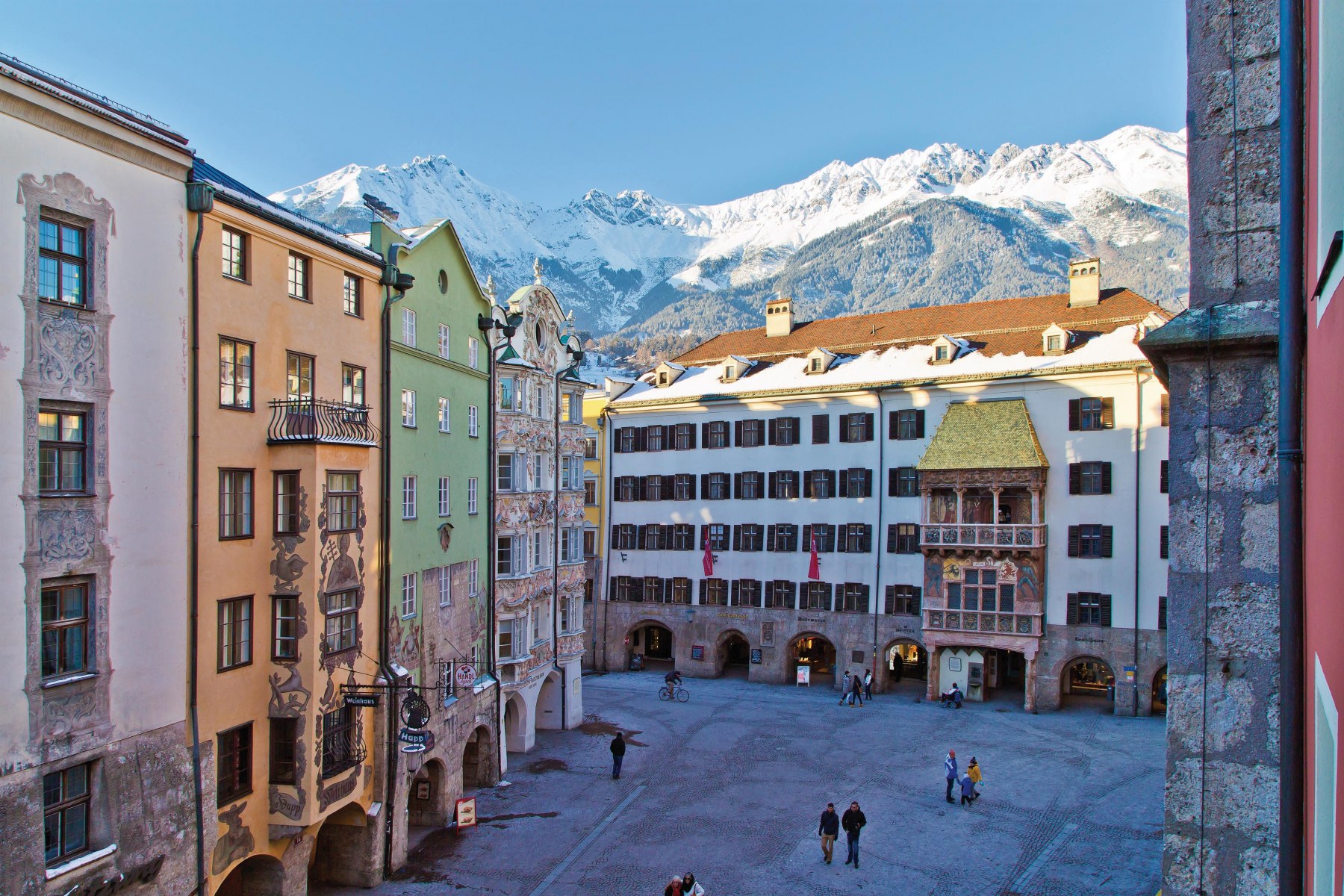 Abb. The Innsbruck palace with its golden roof (“Goldenes Dachl”)